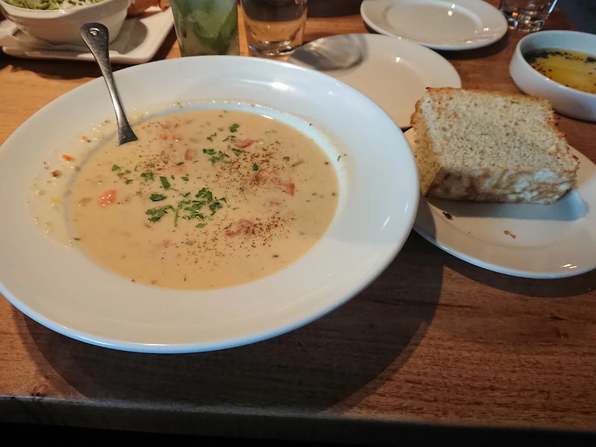 Earls Famous Clam Chowder Large
