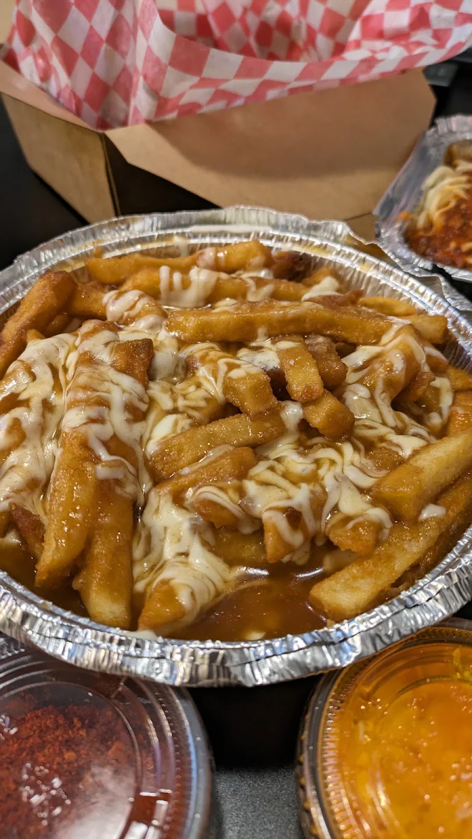 Poutine, Poulet FOU et Frit
