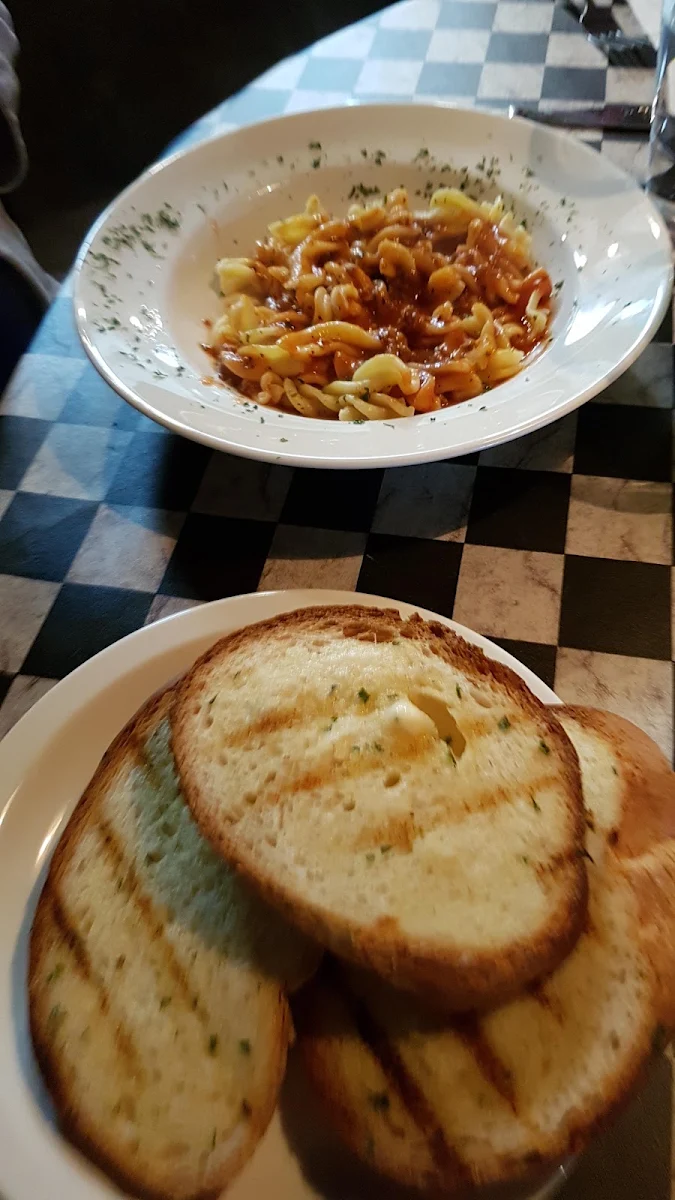 Fusilli with Bolognese Sauce and Garlic Toast