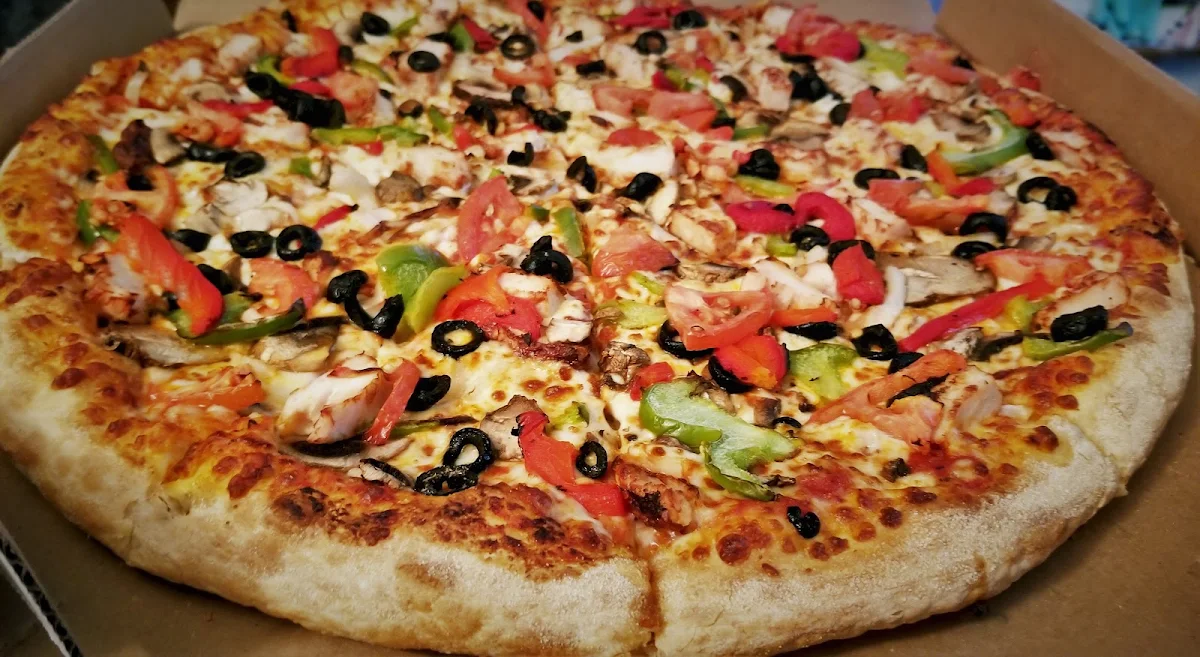 Custom Deluxe Chicken Pizza