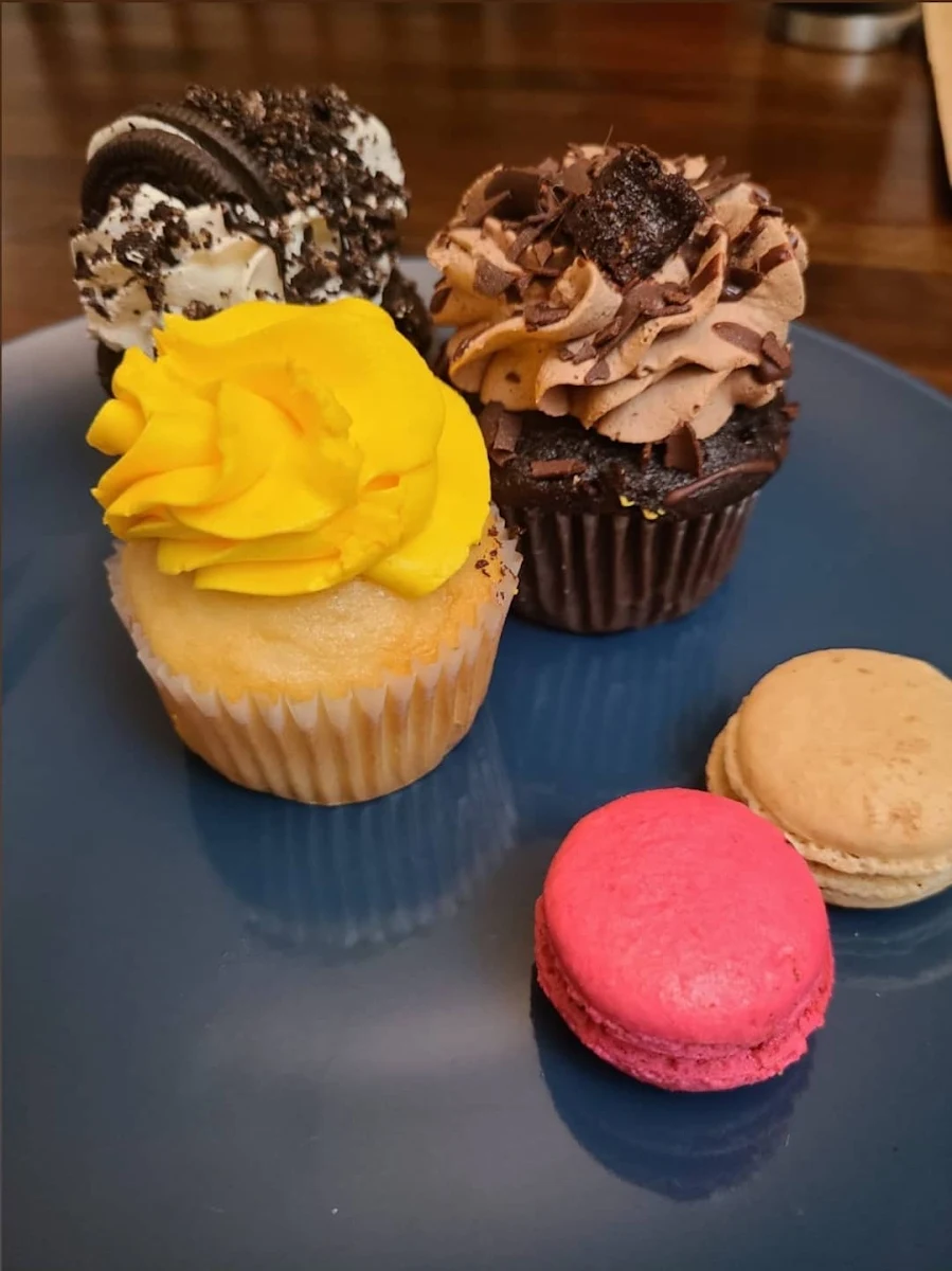 Lemon Mango Chocolate Cupcake
