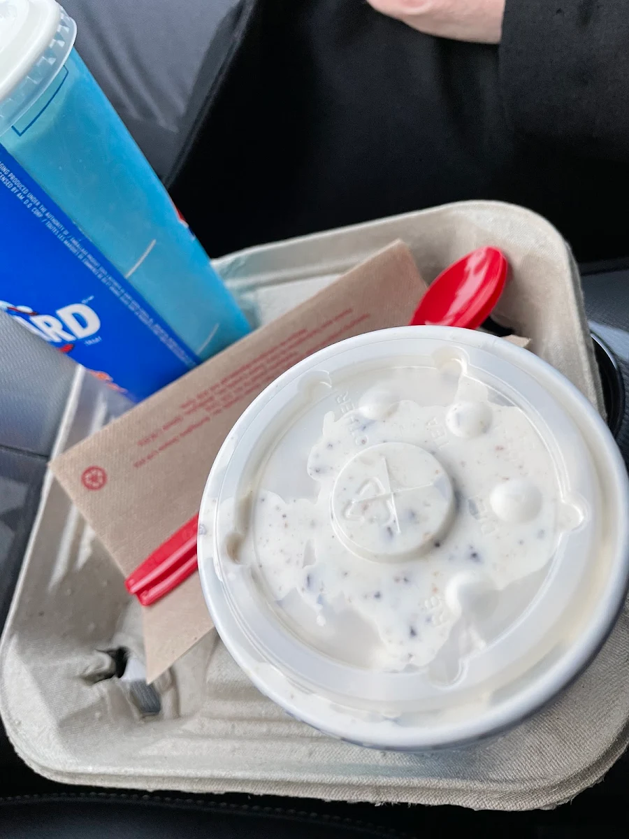 Cookies N Cream Ice Cream Sundaes