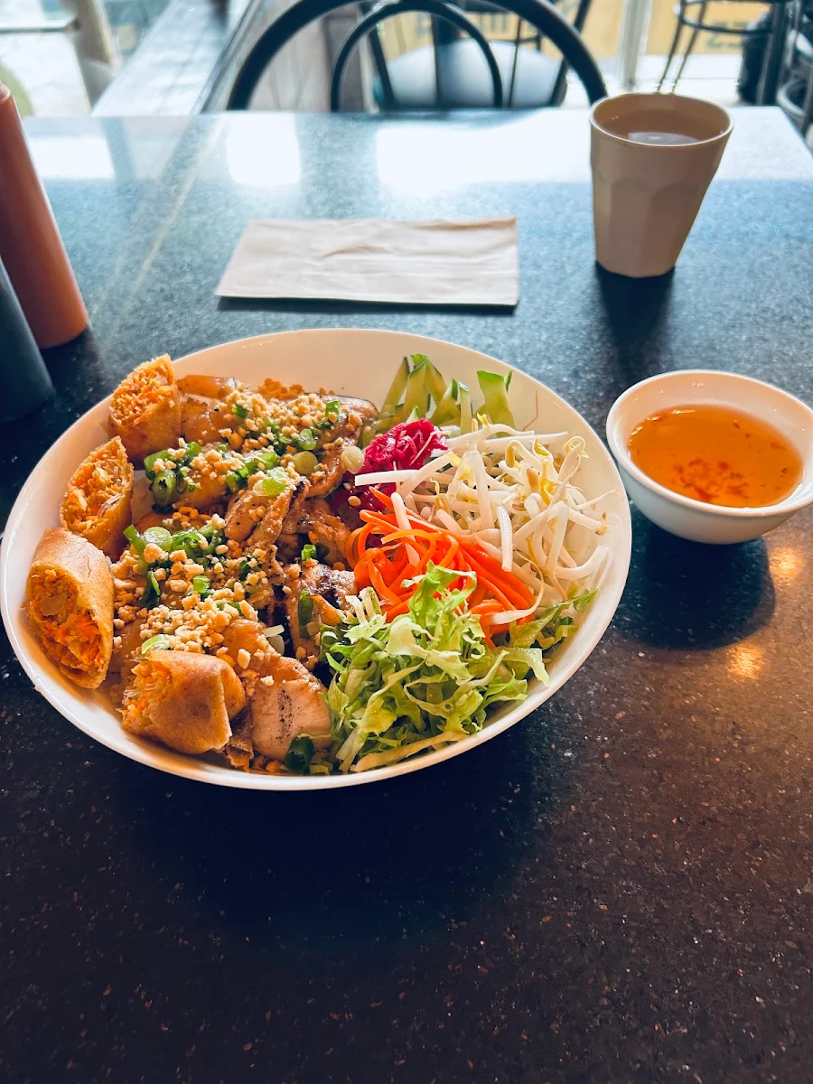 Vermicelli with Vegetarian Spring Rolls and Fresh Vegetables