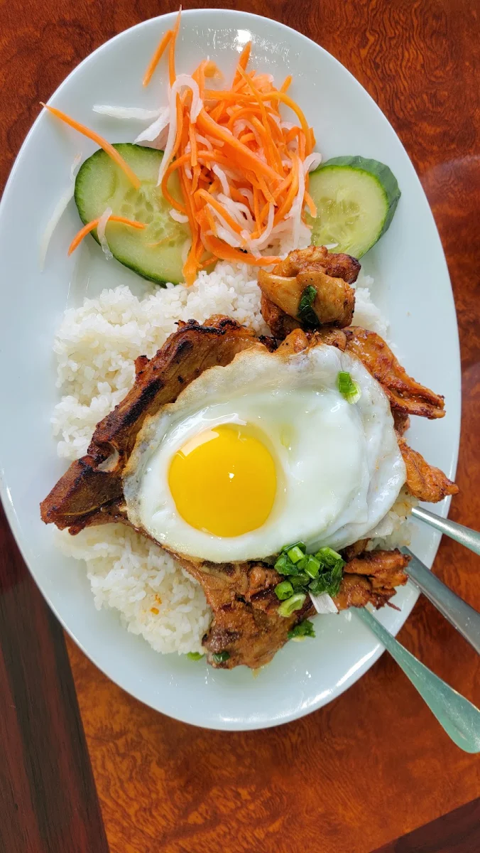 Steamed Rice with Grilled Beef