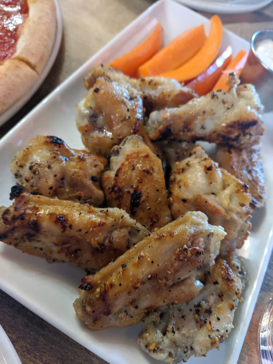 Famoso Wings
