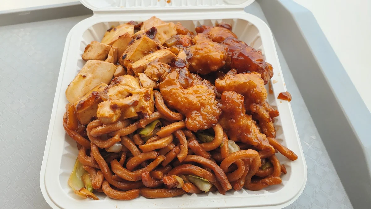Noodles Tofu and Chicken Combo