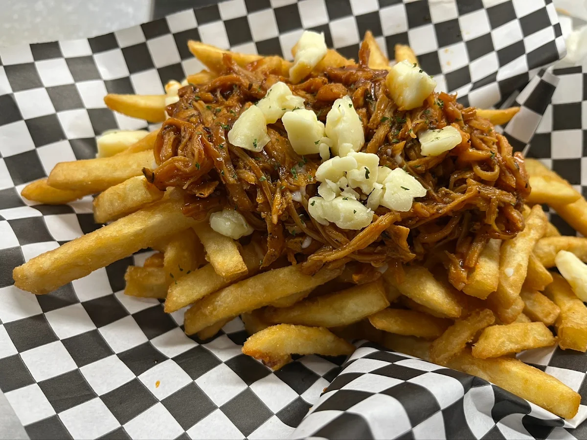 Pulled Chicken Poutine