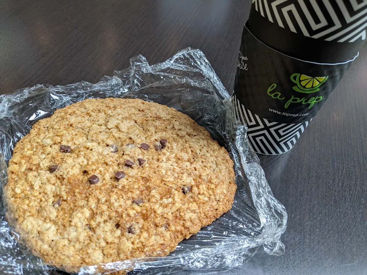 Oatmeal Chocolate Chip Cookie Large