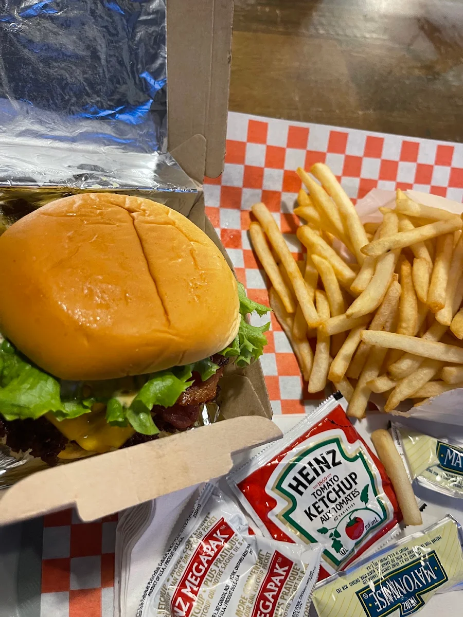 Double Cheeseburger with Lettuce