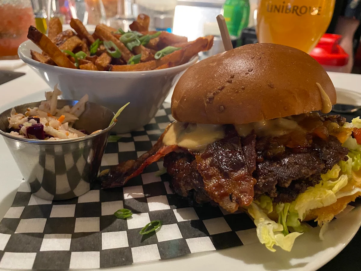 Highlights, Mlle Inès | l'Atelier du hamburger | District Gourmet Sainte-Foy