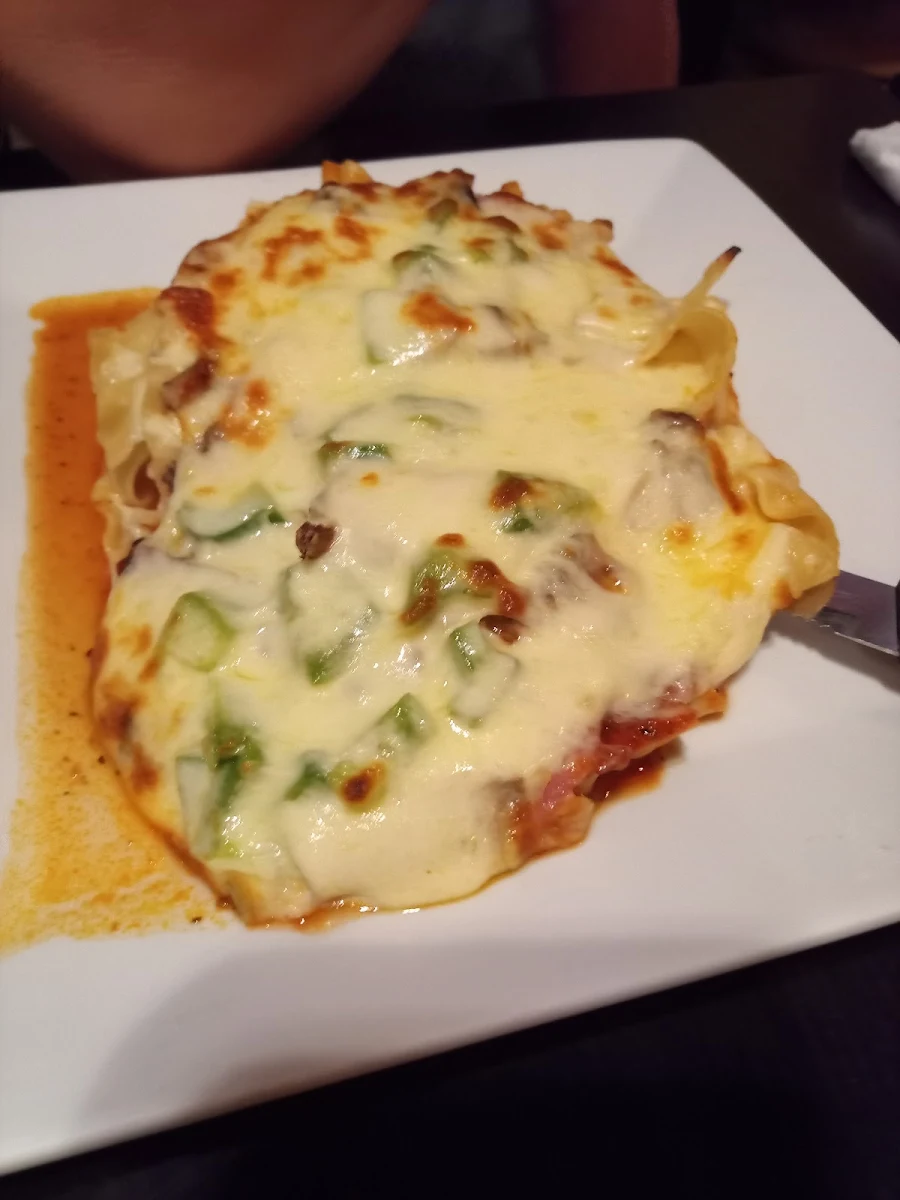 Meat Lasagna with Pepperoni Mushroom and Green Peppers