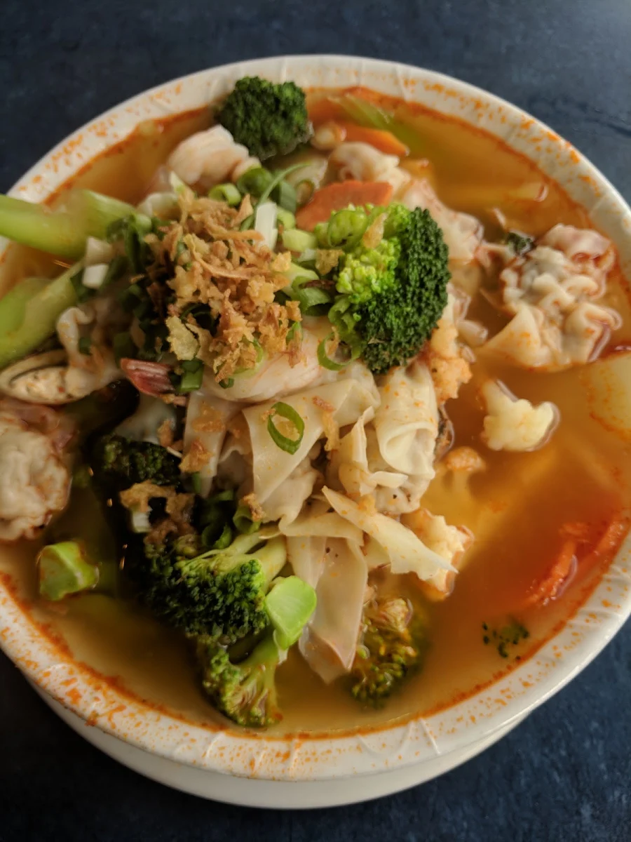 36 Hot and Soup Shrimp Wonton Rice Noodles Soup