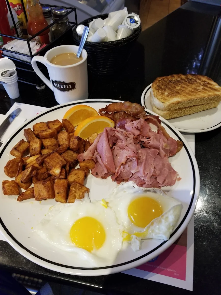 Petit Déjeuner À la Viande Fumée