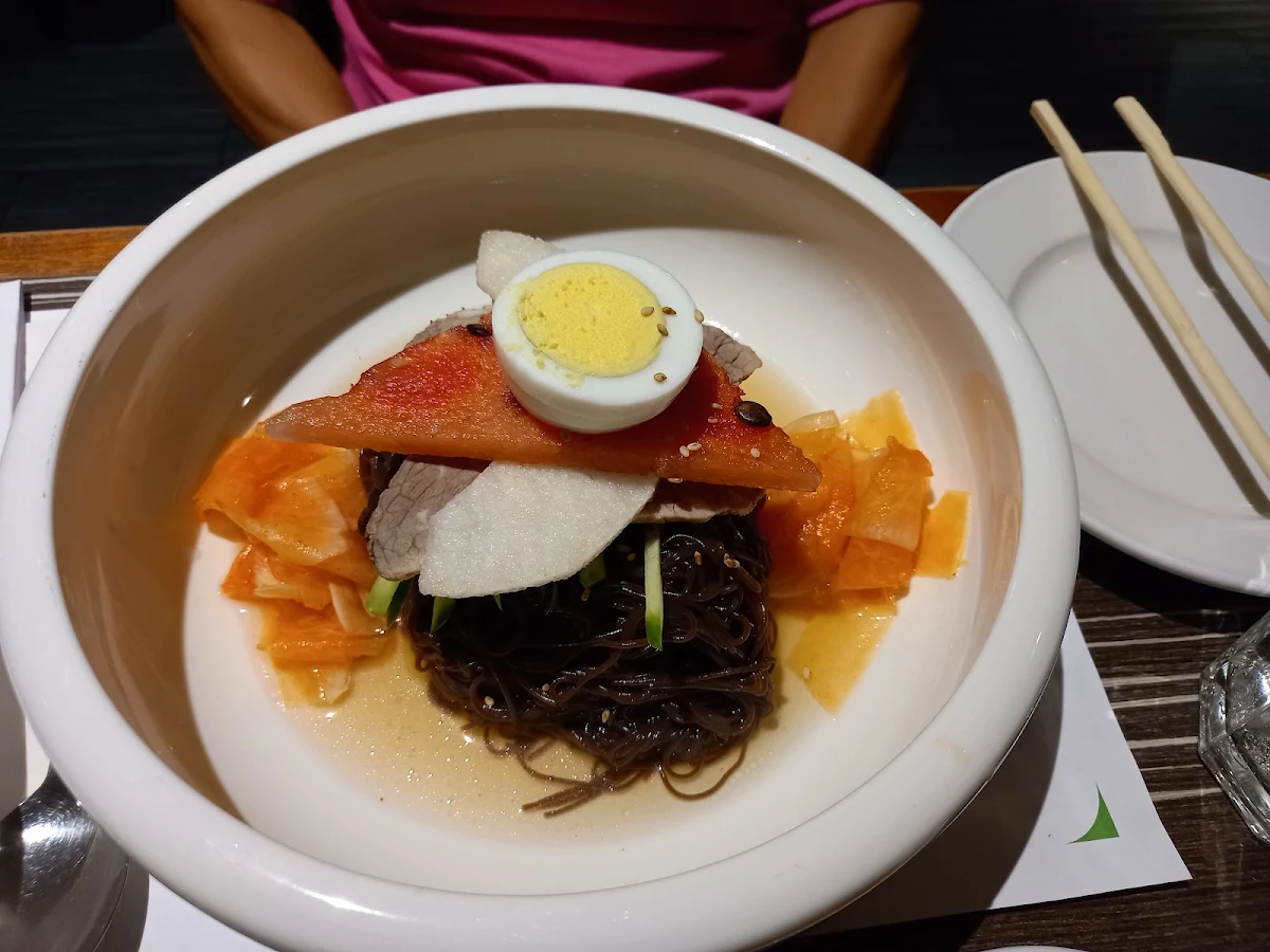 냉면 cold noodles