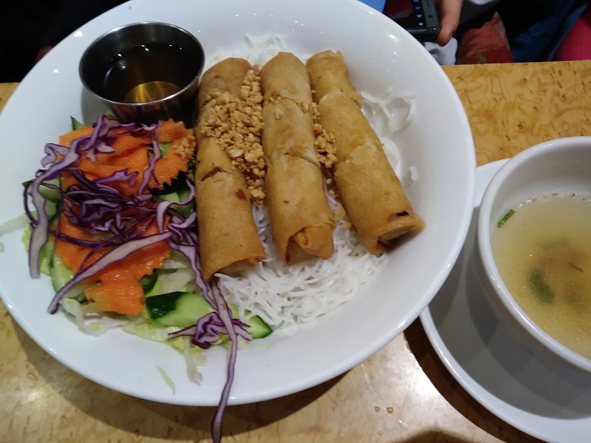 Combinaison S1 Vermicelles Avec Rouleaux de Printemps Petite Soupe Pho Entrée Banane Frite