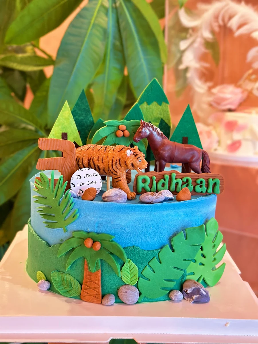 014-Animal Theme Birthday Cake