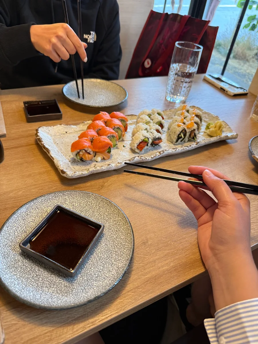 Roll Combo, Gake Sushi & Lounge