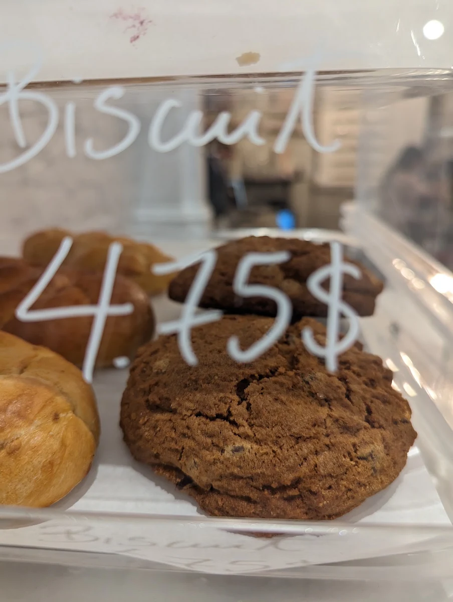 Biscuit, Ambrose Café