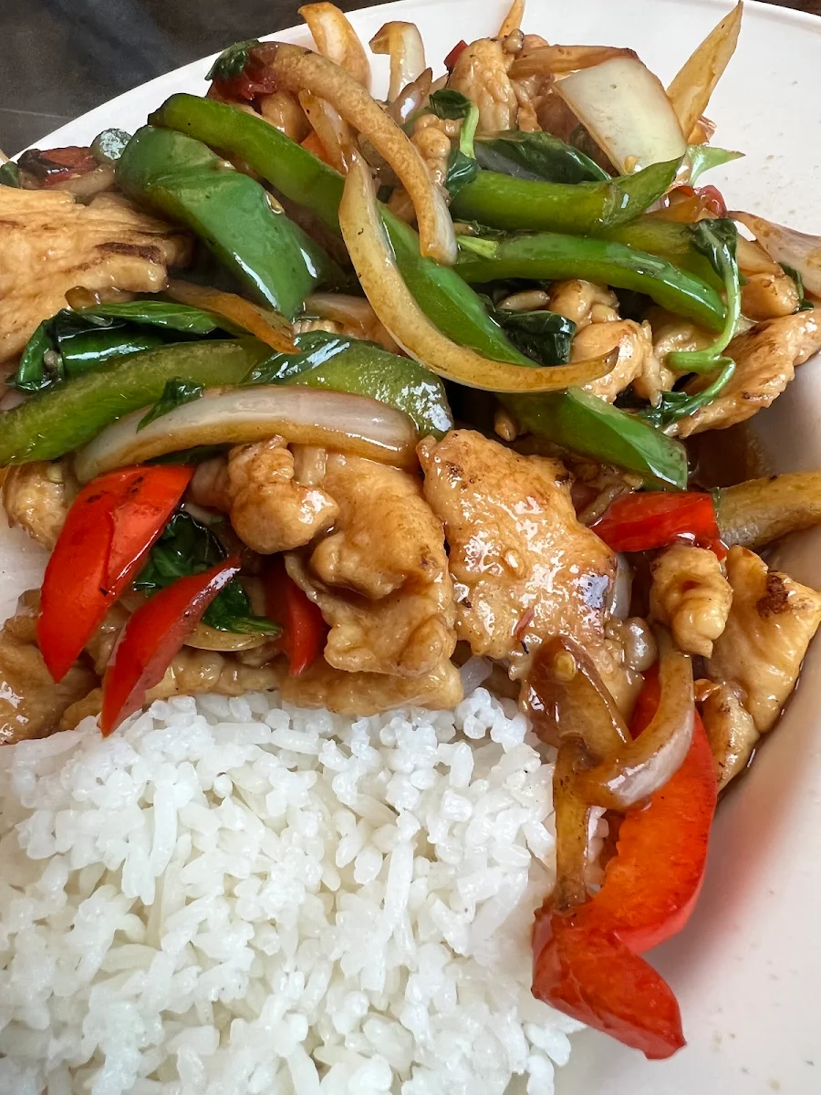 Stir Fry Chicken with Chilli and Basil Leaves