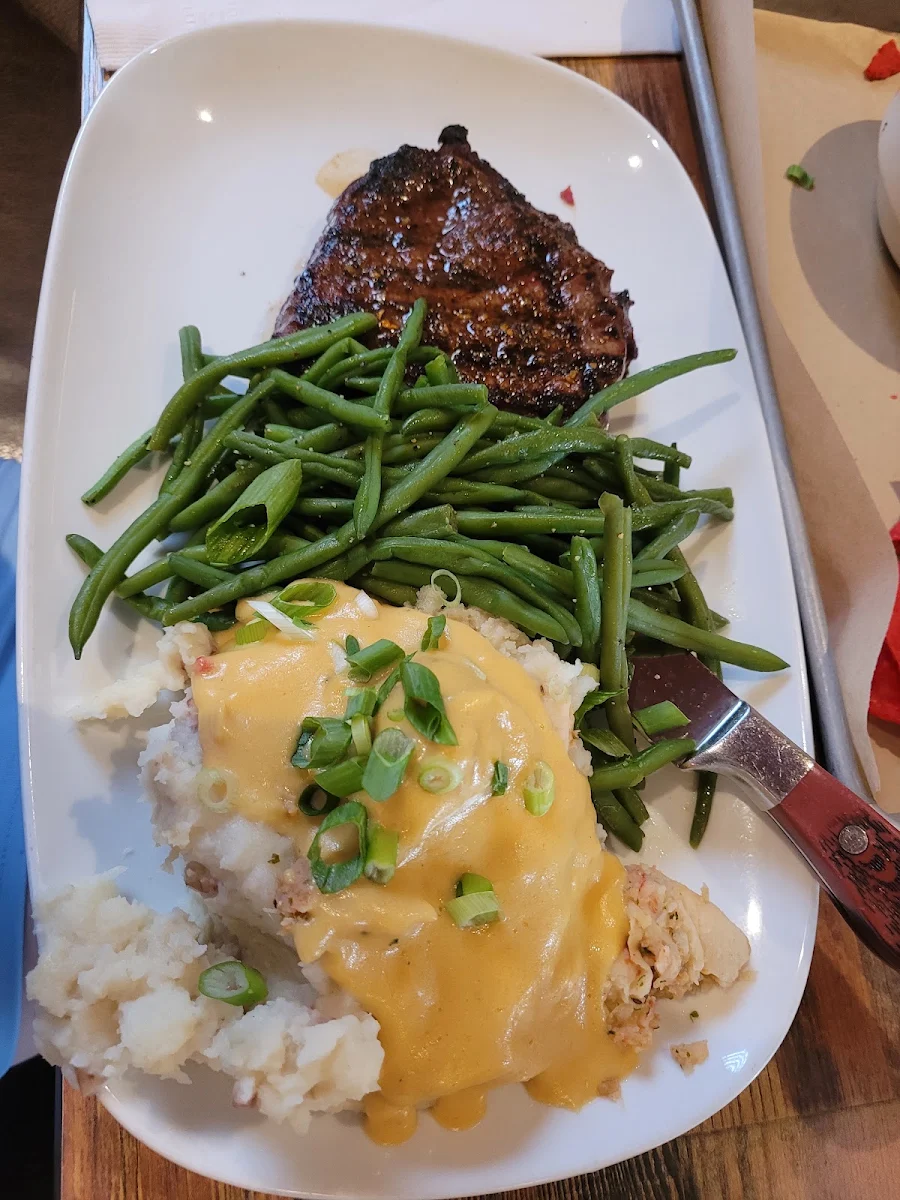7 Oz Sirloin with Lobster Potatoes