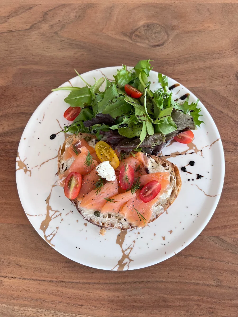 Smoked Salmon with Cream Cheese and Arugula Salad