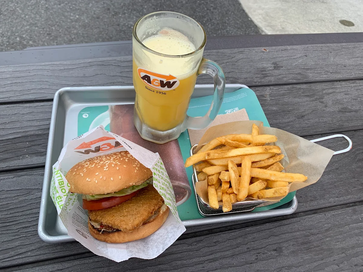 Hamburger Habanero Piqant Frites Maison Jus d’Orange