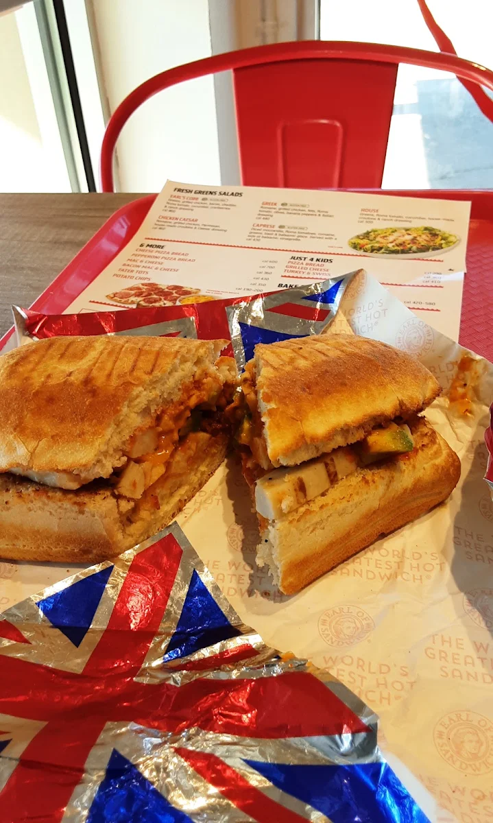 Grilled Chicken Avocadoņ Sandwich