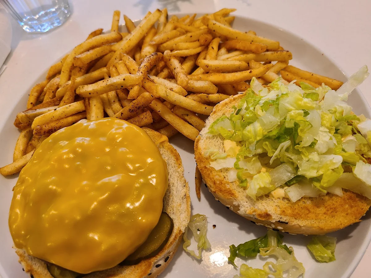 Cheese Burger and Fantastic Fries