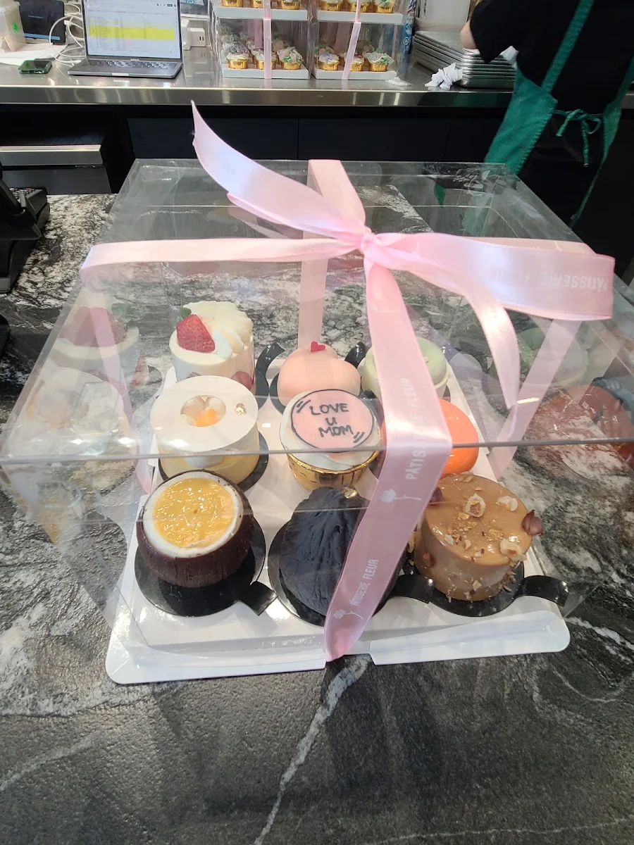 Mini Cakes Gift Set 6 pcs
