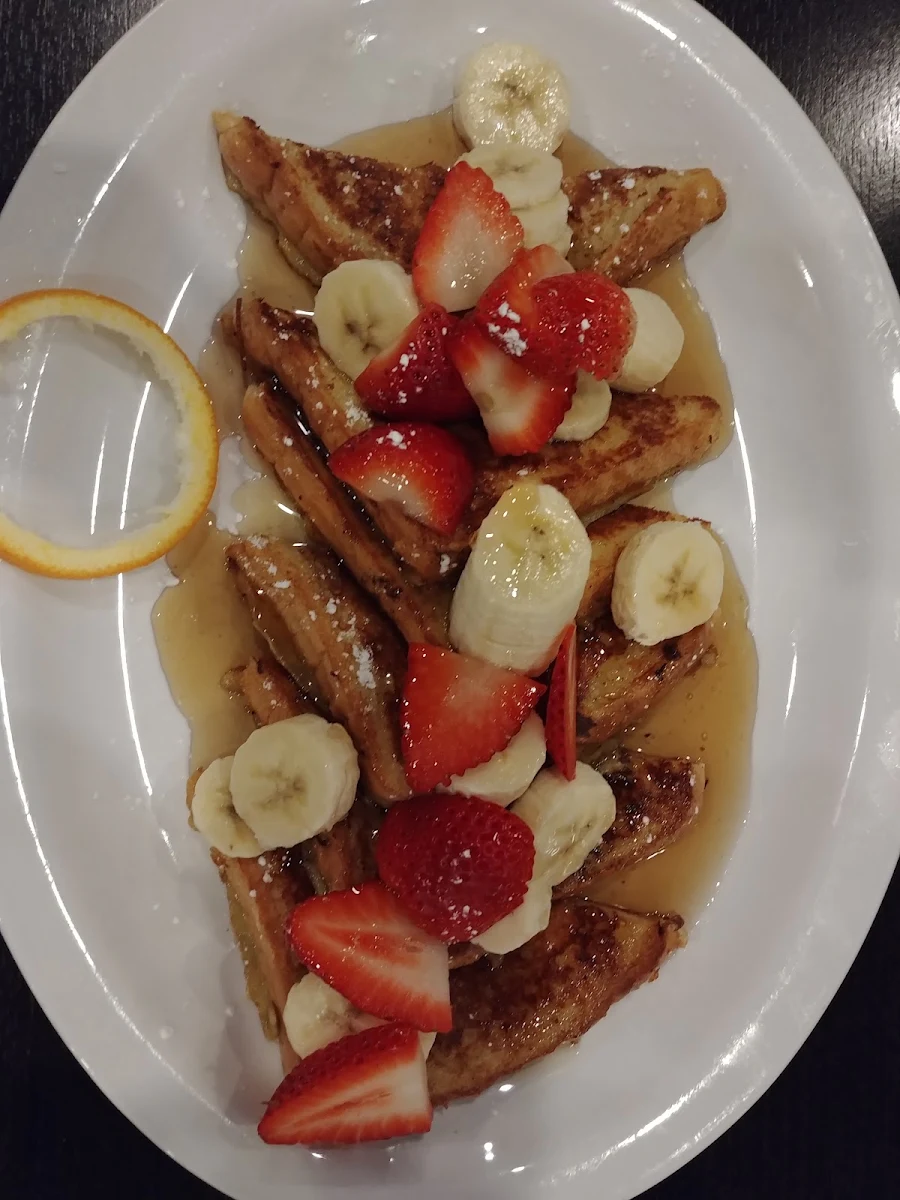 French Toast with Strawberries and Banana