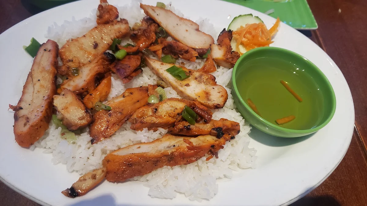C6 Rice and Chicken Pho