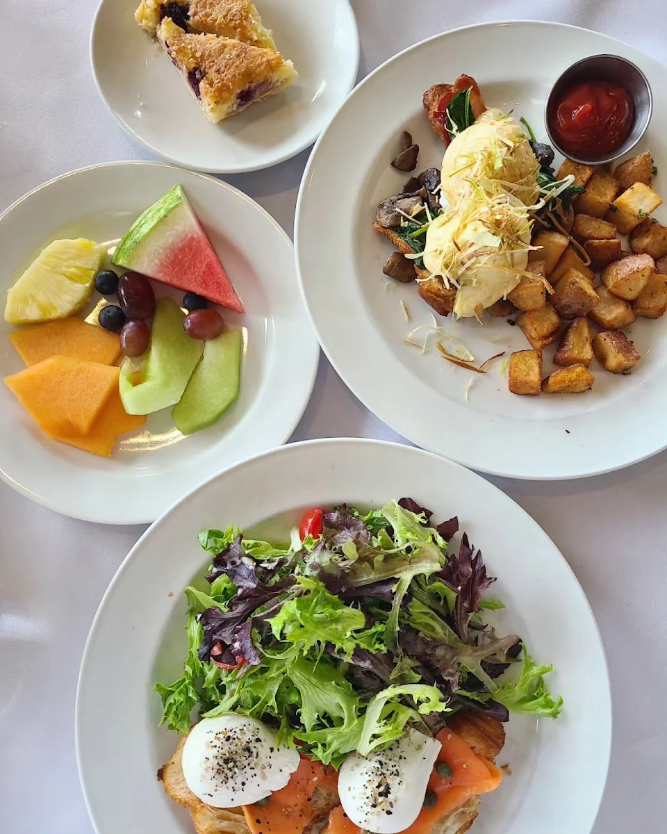 Okanagan Eggs Benedict