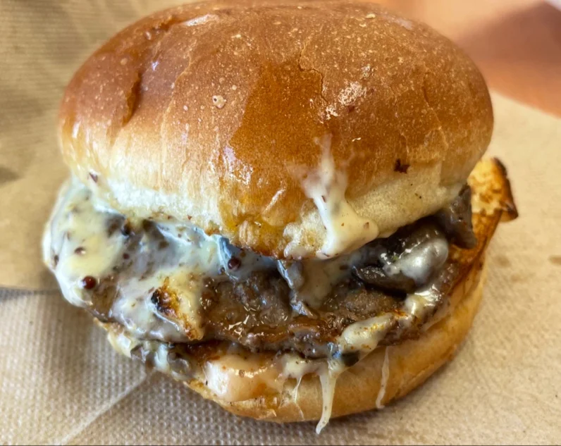 Mozza Buddy Burger, A&W Canada