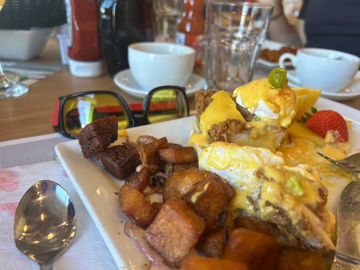 Fried Chicken Eggs Benedict
