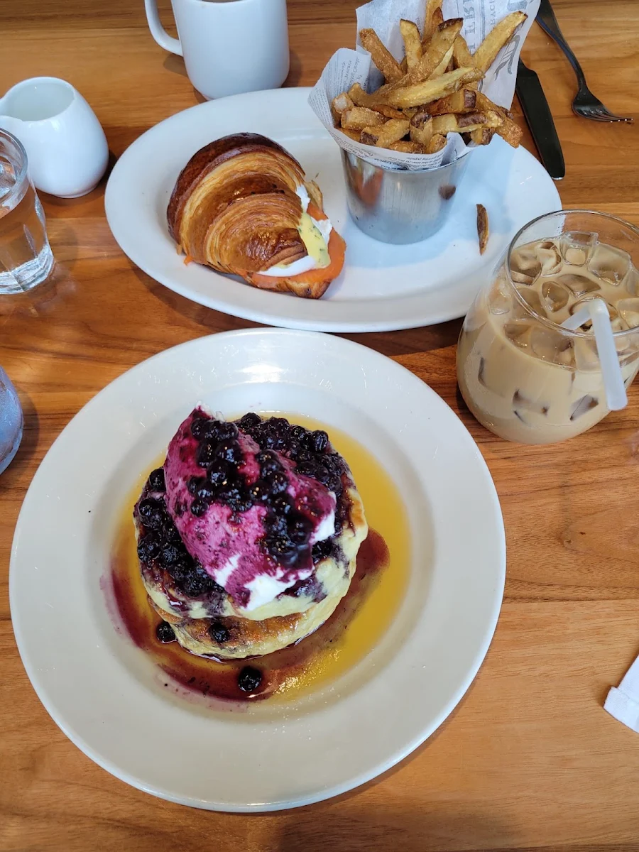 Mrs Biederhof’S Wild Blueberry Buttermilk Pancakes