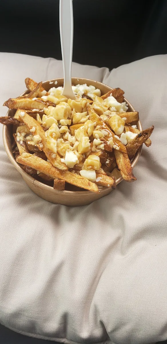 Large Poutine