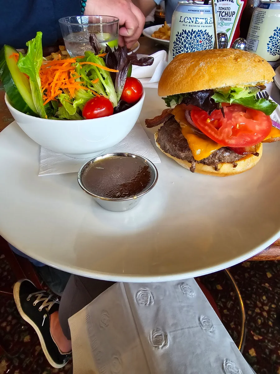 Cheese Burger with Salad