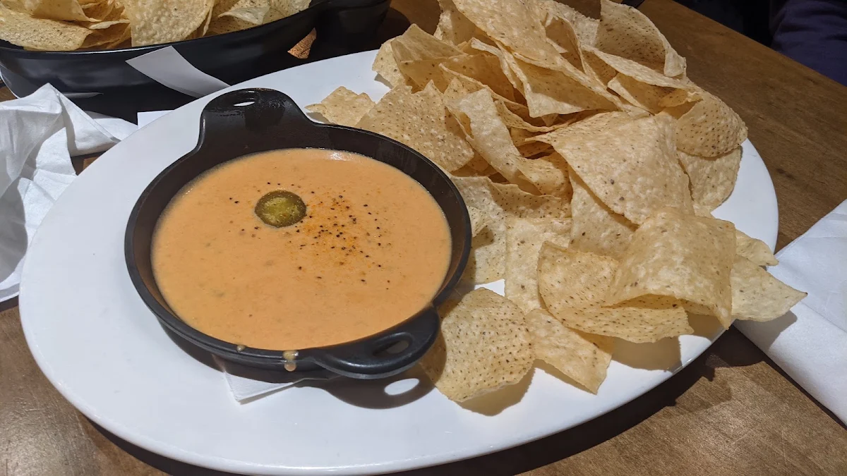 Queso & Chips