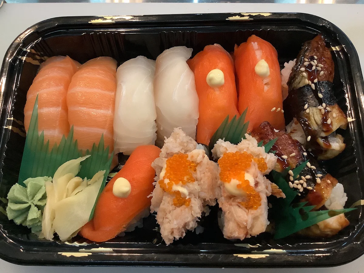 Assorted Sushi Combo 9pcs