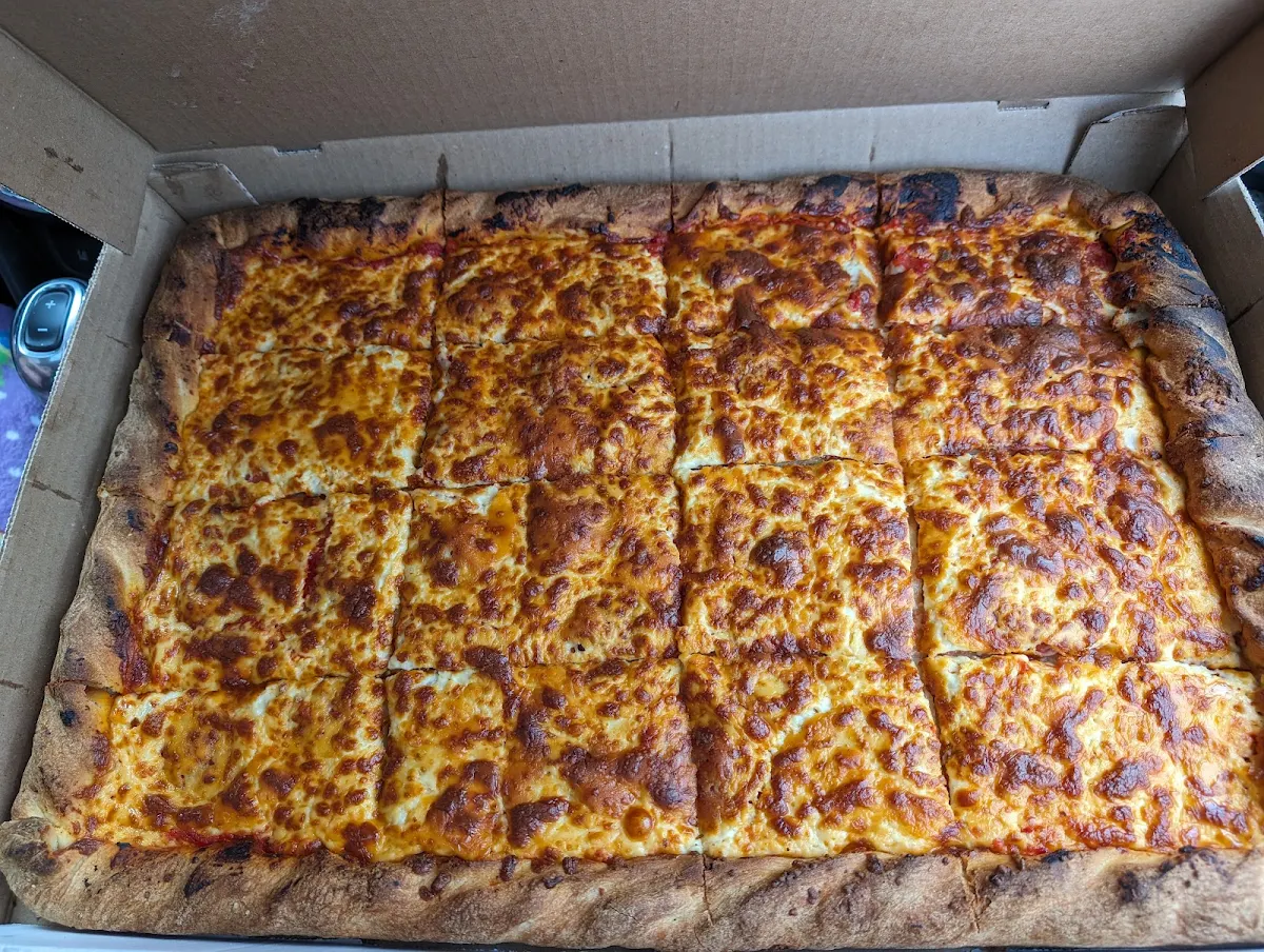 Pepperoni Extra Cheese Stuffed Crust Party Pizza