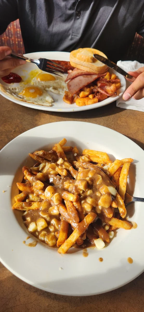 Breakfast Poutine