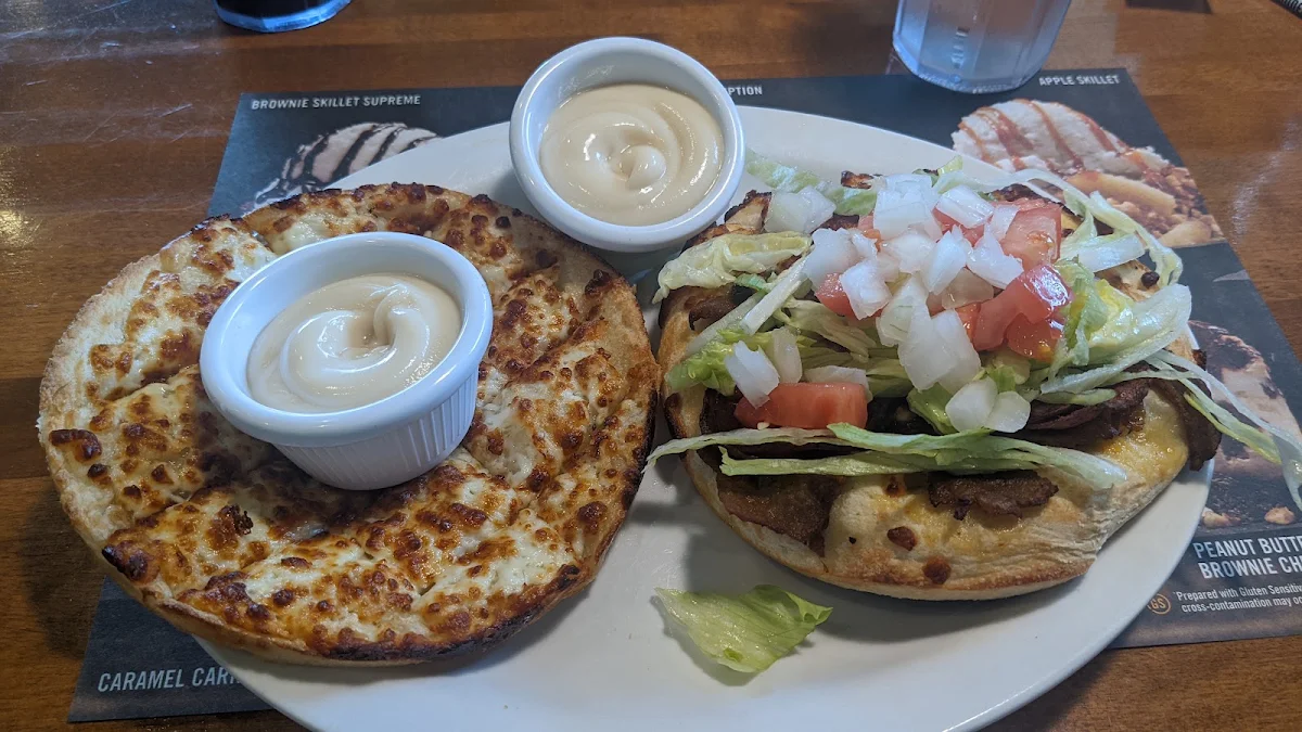 Donairs & 6 Garlic Cheese Bread