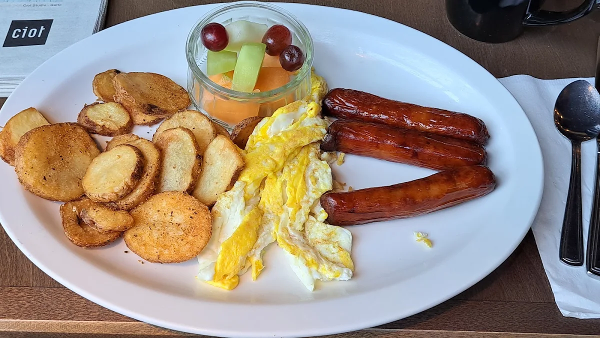 Oeufs Brouillés Avec Saucisses