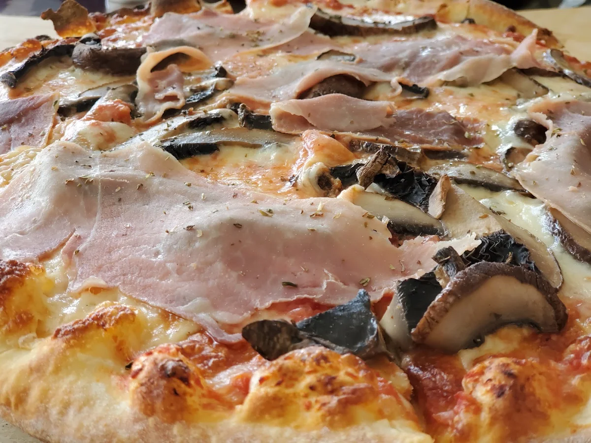 Pizza Prosciutto E Funghi