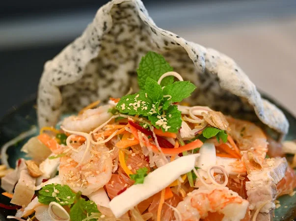 Gỏi Bưởi Hải Sản Voi Thit Heo Pomelo Seafood and Pork Salad
