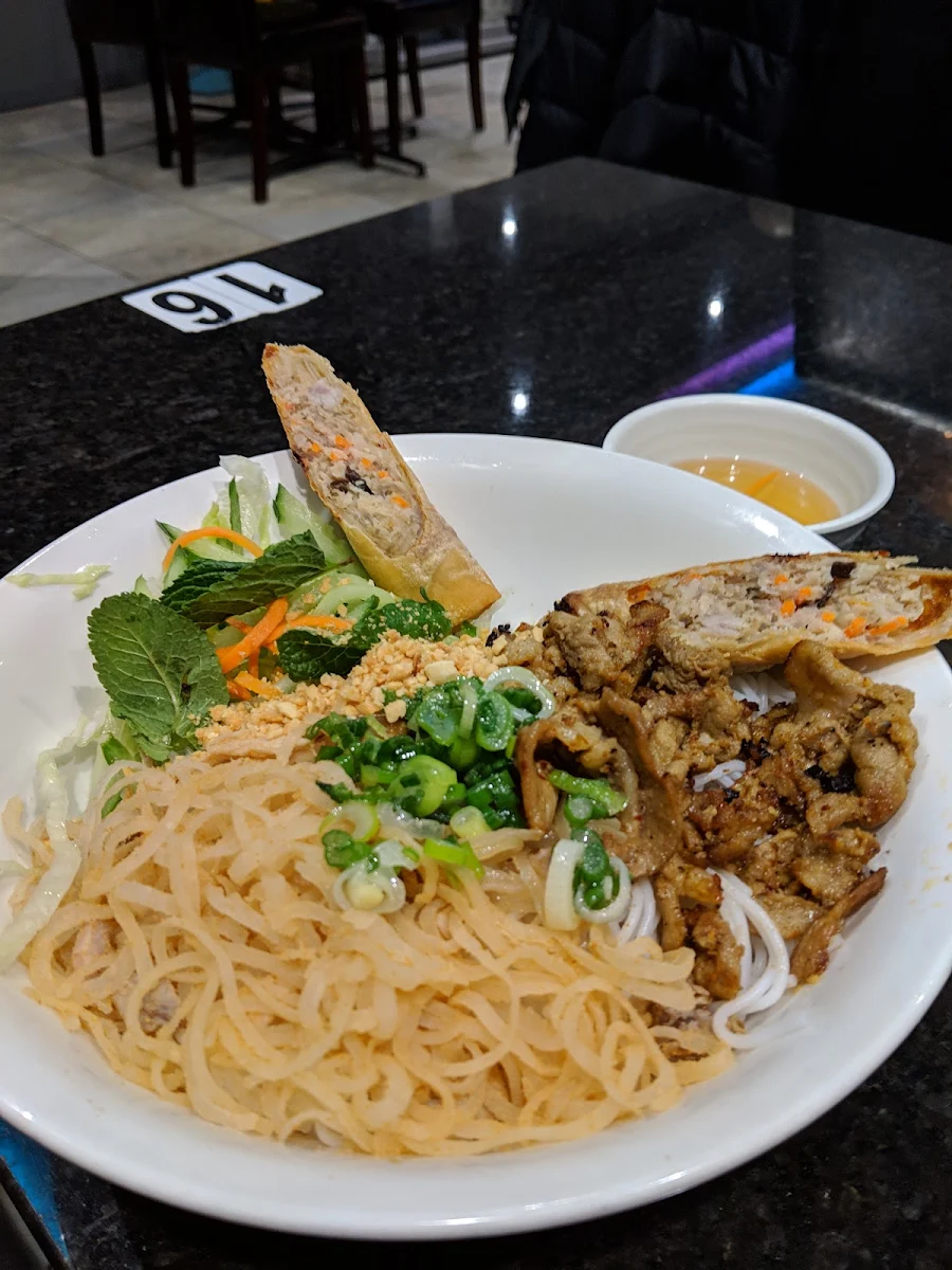 Sticky Rice & Egg Noodle