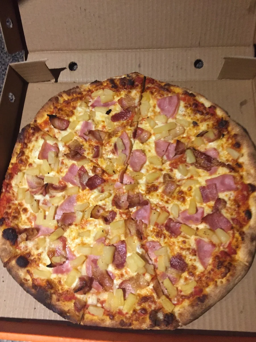 Hawaiian Pizza Double Well Done with the Sauce Out to the Edges