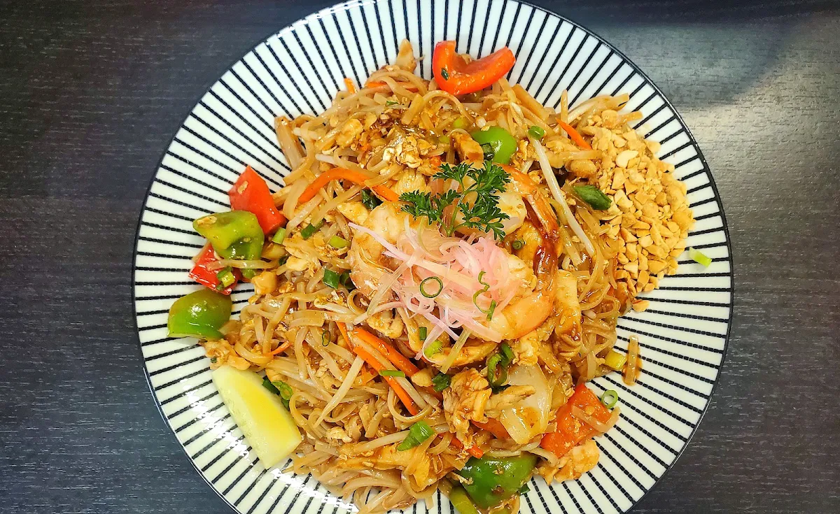 Deluxe Chicken N Shrimp Padthai