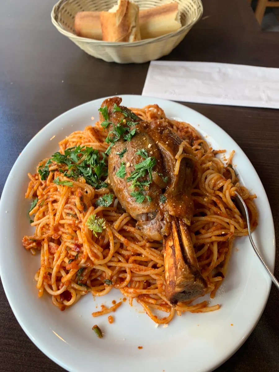 Spaghetti de Jarret d'agneau Avec Sauce Tomate Lamb Shank Spaghetti With Tomato Sauce