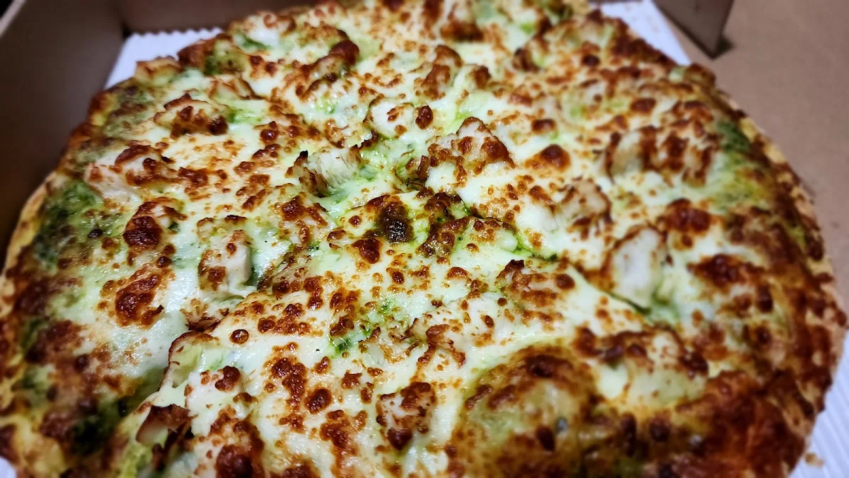 Broccoli Cheddar Pizza Mega